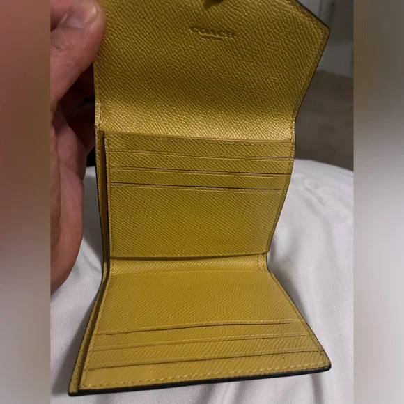 Coach Wyn Wallet - Picture 4 of 8